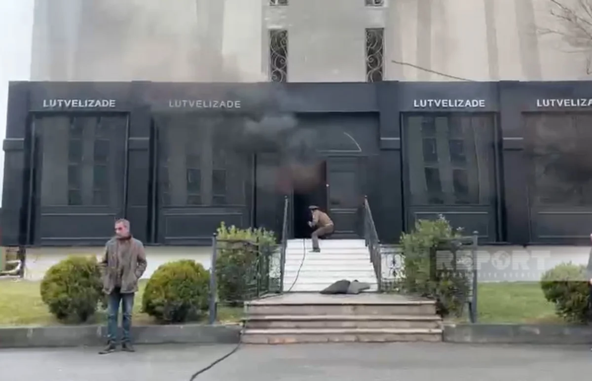 Bakıda ayaqqabı mağazasında yanğın olub