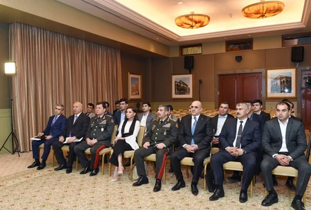 Azərbaycanın Birinci vitse-prezidenti aprel döyüşləri zamanı yaralanmış bir qrup əsgər və zabitlə görüşüb
