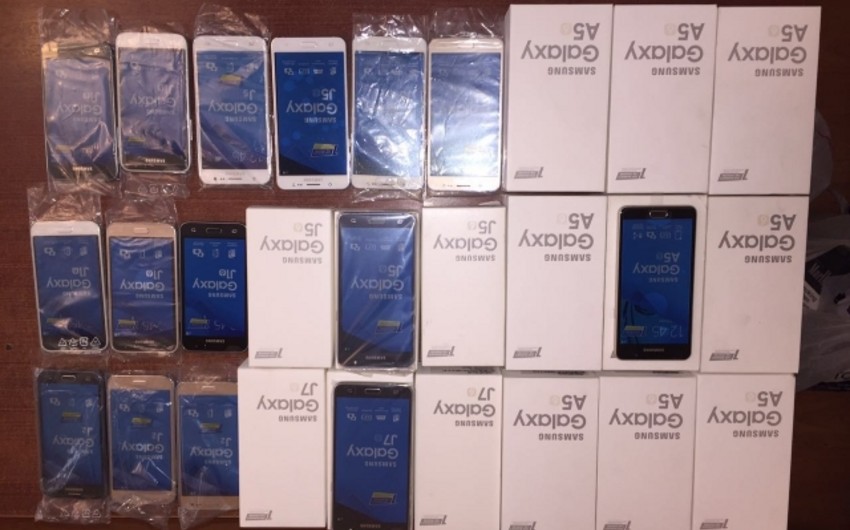 Azərbaycan gömrükçüləri 27 ədəd mobil telefon aşkar ediblər