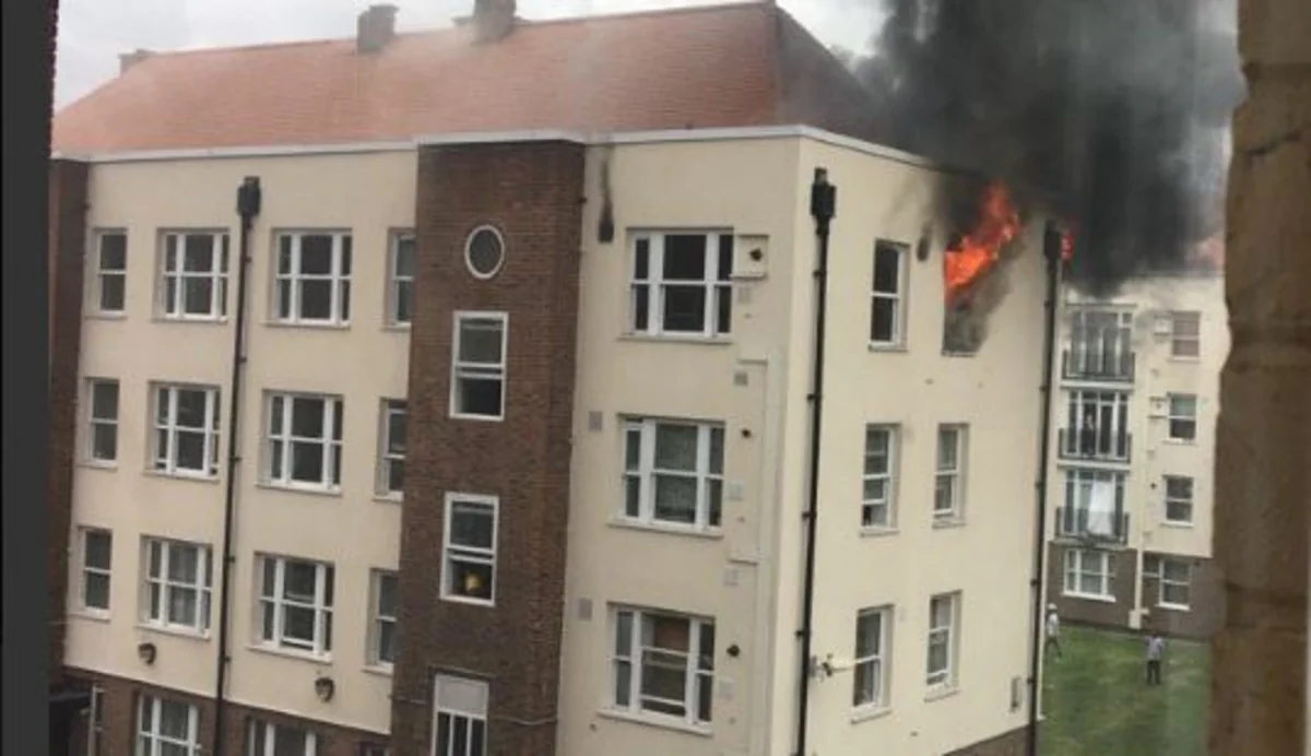 Londonda yaşayış binası yanıb