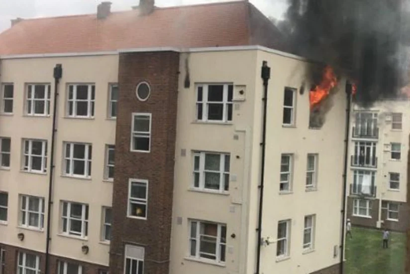 В Лондоне загорелся жилой дом