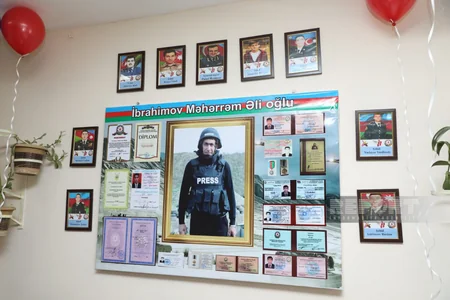 Bakının 100 nömrəli məktəbinin sinif otaqlarından birinə şəhid jurnalist Məhərrəm İbrahimovun adı verilib