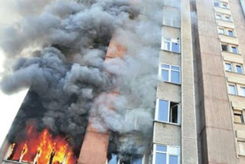 Bakıda yaşayış  binasında yanğın olub, 10 nəfər sakin təxliyə olunub