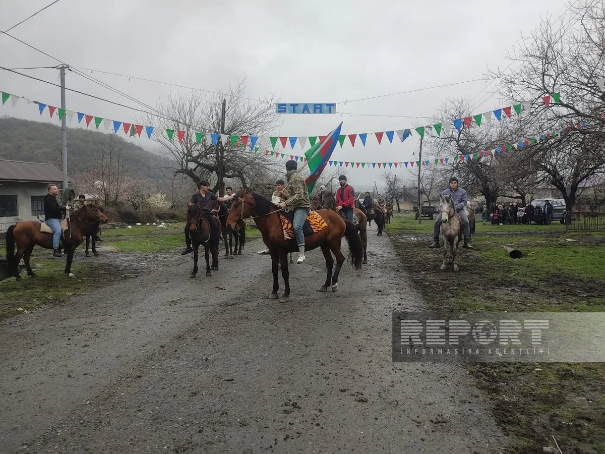 Qaxın Əmbərçay kəndində Novruz şənliklərində at yarışları keçirilib