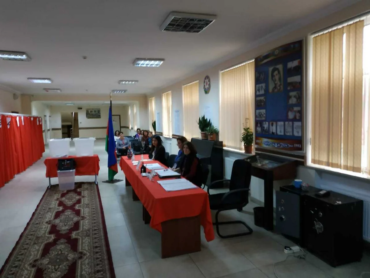 Bakının Nizami rayonunun seçki məntəqələrində bələdiyyə seçkiləri keçirilir  - FOTO