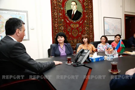 Mədəniyyət Nazirliyi Gürcüstanın azərbaycanlı icmasına milli rəqs geyimləri hədiyyə edib