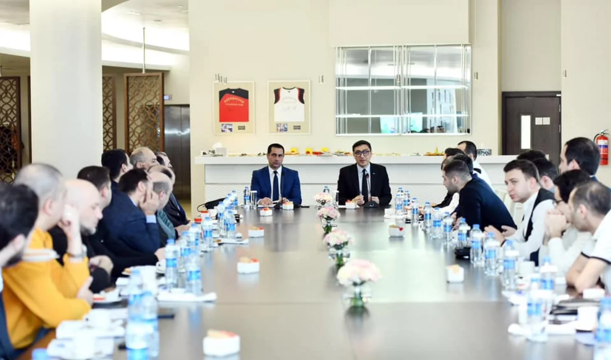 Fərid Qayıbov idman mediasının nümayəndələri ilə görüşüb