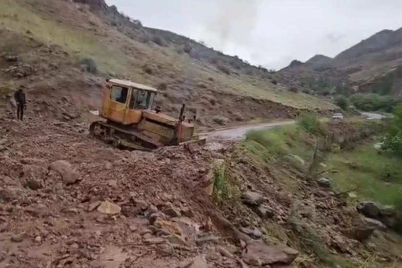 Güclü yağış Ordubadda fəsadlar törədib, qaya parçaları yola tökülüb