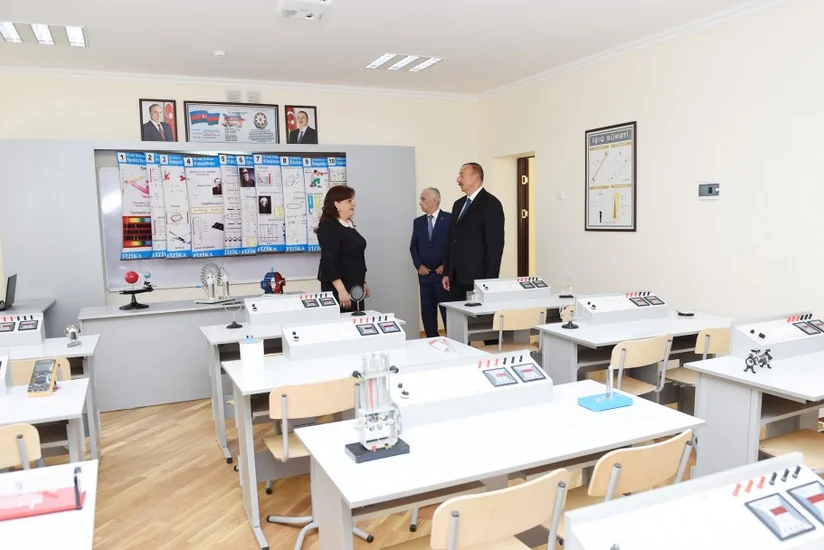 Президент ознакомился с работой, проделанной в школе номер 265 Хатаинского района после капитального ремонта