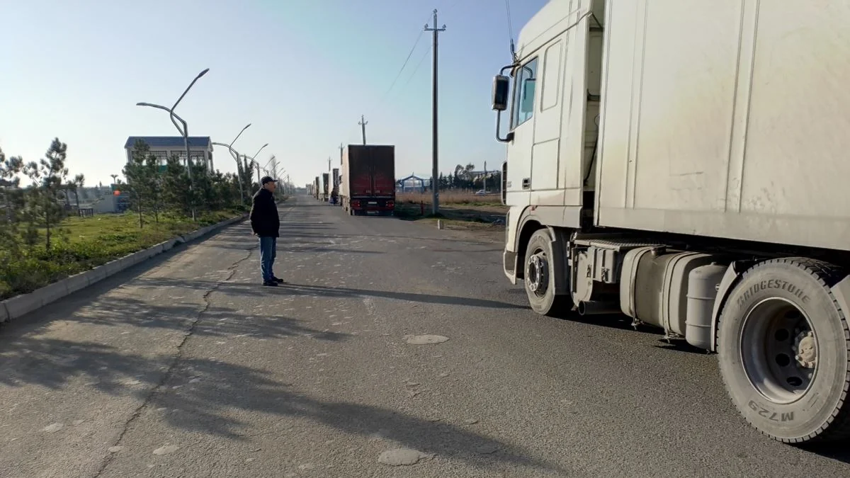 Gürcüstana məxsus yük maşınları İran-Azərbaycan sərhədindən buraxılmır