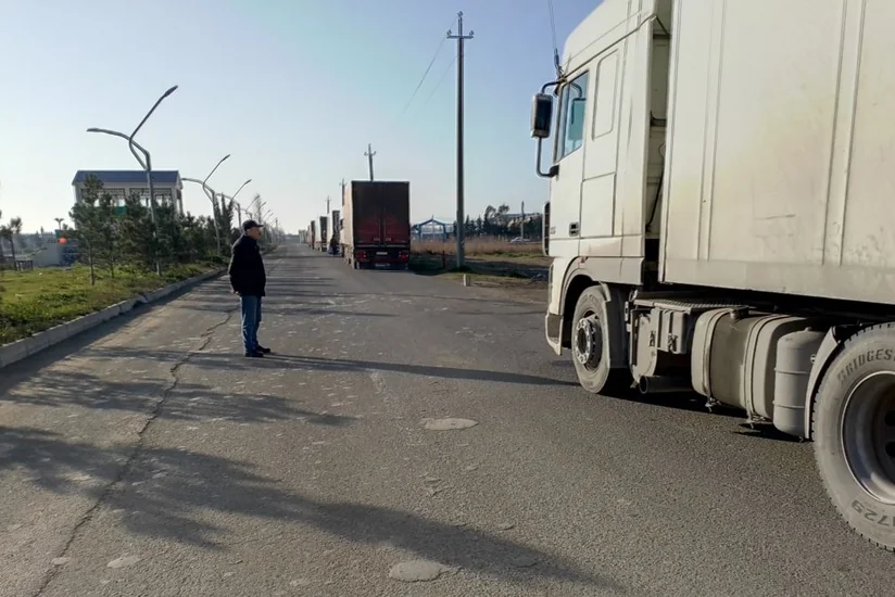 Gürcüstana məxsus yük maşınları İran-Azərbaycan sərhədindən buraxılmır