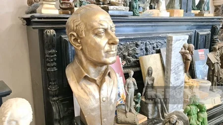 Azerbaijani sculptor creating under 'rocket rain' in Ukraine's Kharkiv - PHOTOS