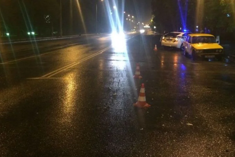 На трассе Баку-Газах столкнулись два автомобиля, 3 человека пострадали