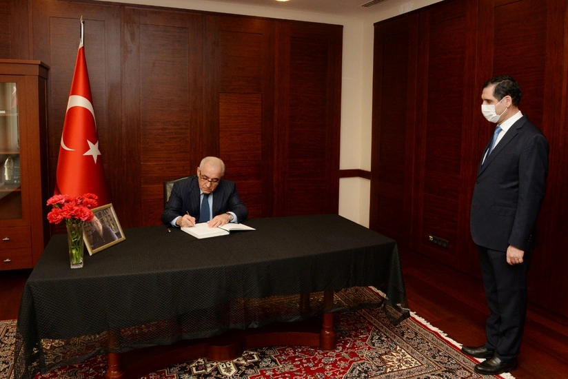 Əli Əsədov Məsud Yılmazın vəfatı ilə əlaqədar Türkiyəyə başsağlığı verib