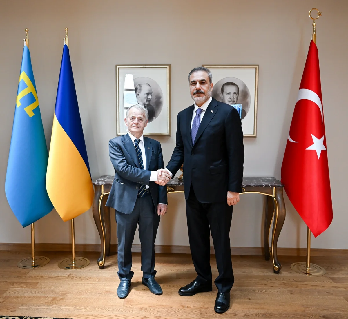 Хакан Фидан встретился с лидером крымских татар