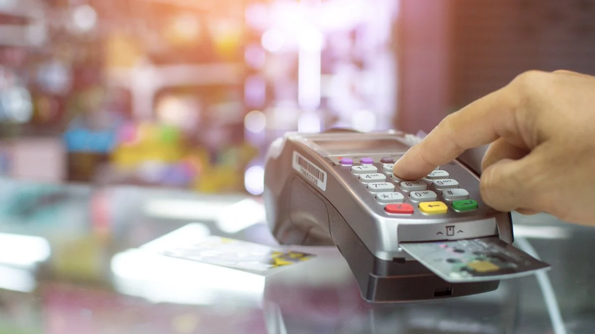 Azərbaycanda nağdsız ödənişlərin məbləği avqustda 50 % artıb
