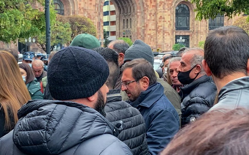 Ermənistanda polislə etirazçılar arasında toqquşma olub