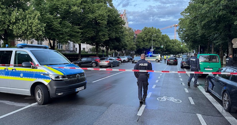 Almaniyada qadın bıçaqla insanlara hücum edib,  xəsarət alanlar var