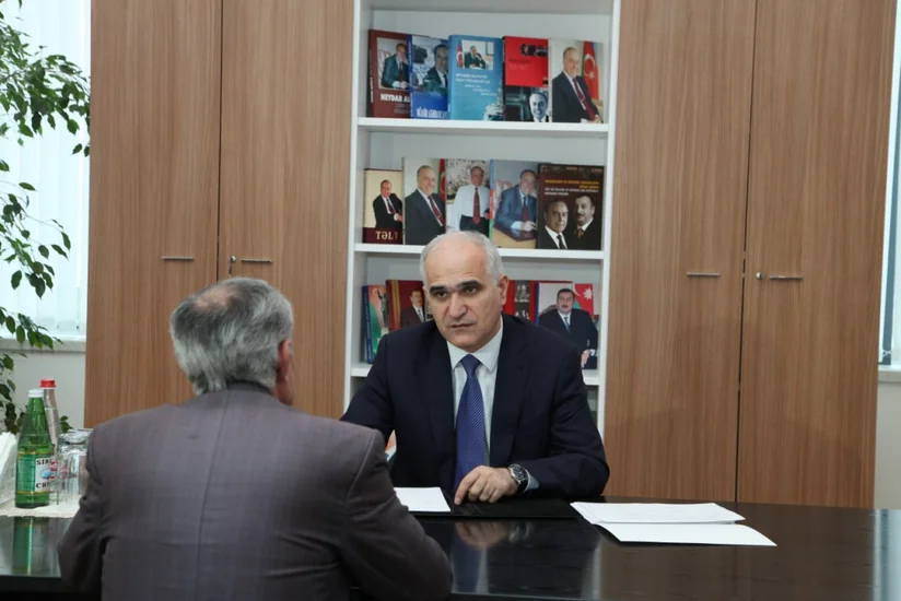 İqtisadiyyat və sənaye naziri Neftçalada vətəndaşlarla görüşüb