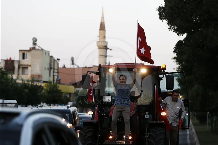 Фермеры в Адане выразили протест FETÖ в интересной форме - ВИДЕО