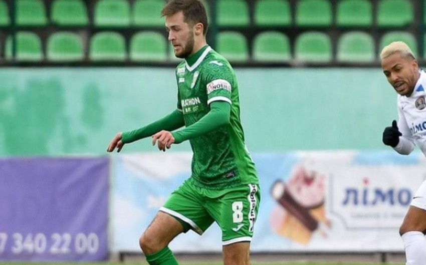 Leninin portreti ilə şəkil çəkdirən futbolçuya xəbərdarlıq olundu