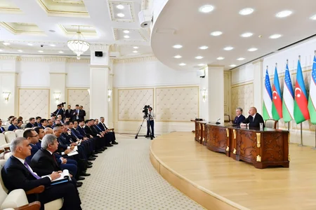 İlham Əliyev və Şavkat Mirziyoyev mətbuata bəyanatlarla çıxış ediblər - YENİLƏNİB