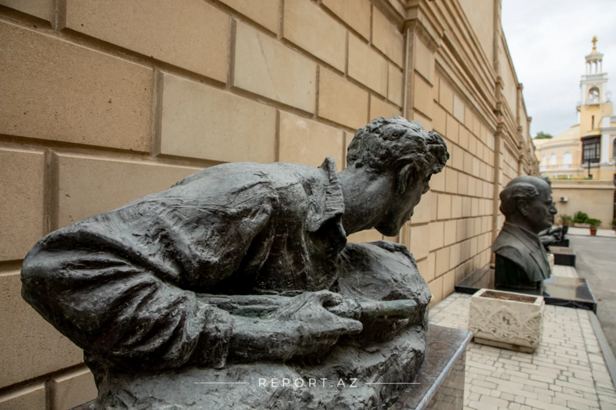 “Güllələnmiş heykəllər” abidəsi ziyarət olunub