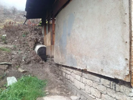 İsmayıllıda torpaq sürüşməsi baş verib, bir neçə ev qəzalı vəziyyətə düşüb