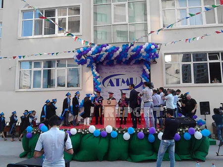 ​ATMU-da məzunların buraxılış mərasimi keçirilib