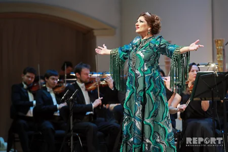 Azerbaijani singer performs in memory of Dmitry Hvorostovsky