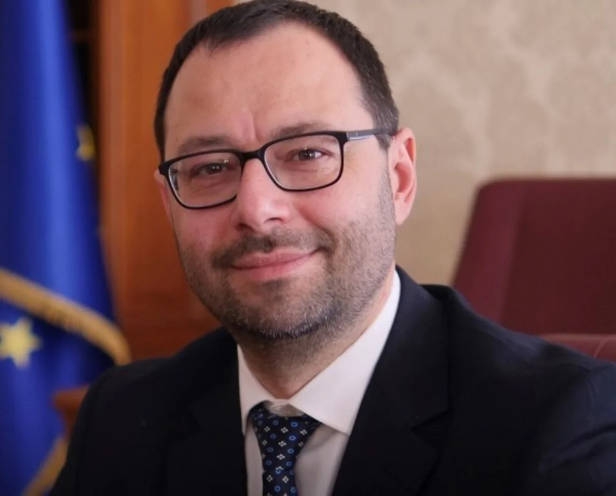 Министр экономики Италии добровольно поместил себя в карантин