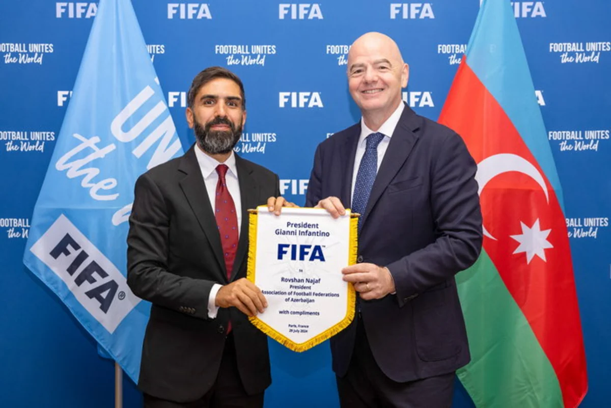 Rövşən Nəcəf FIFA-nın prezidenti Canni İnfantino ilə görüşüb