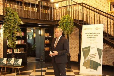 Bakıda “İctimaiyyətlə əlaqələrin əsasları” dərs vəsaitinin təqdimatı keçirilib