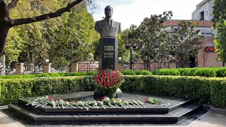 Tbilisidə Heydər Əliyevin büstü ziyarət olunub