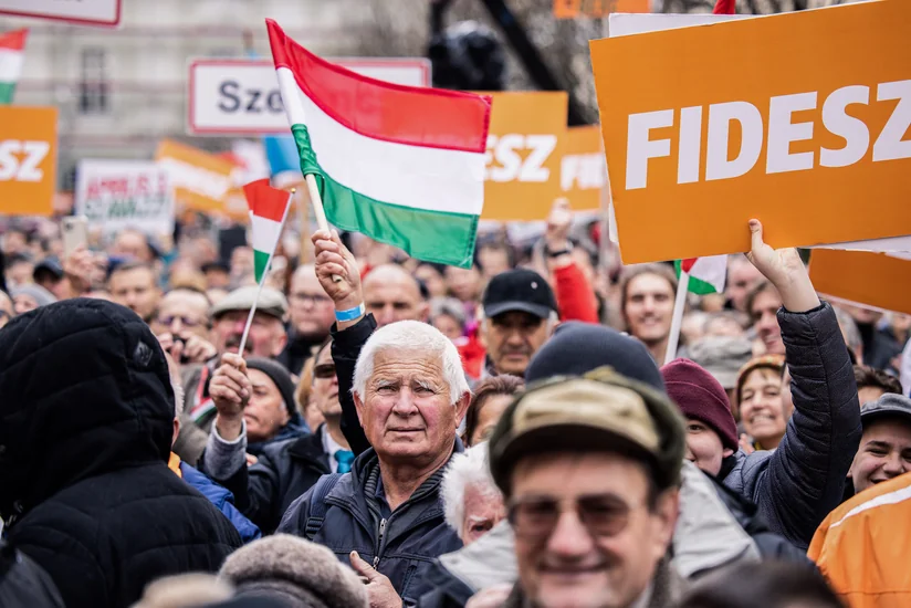 В Венгрии открылись участки для голосования на парламентских выборах