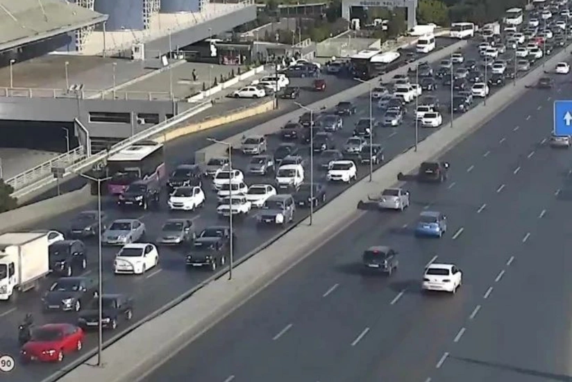 Bakının bir sıra yollarında tıxac yaranıb