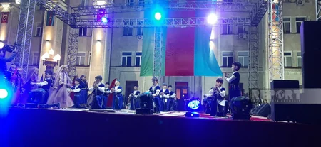 Gəncədə Zəfər Gününə həsr edilmiş konsert keçirilib, atəşfəşanlıq olub