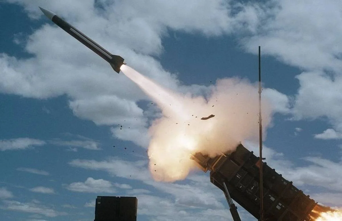 Husilər İsrailin Nevatim aviabazasına raket zərbəsi endirib