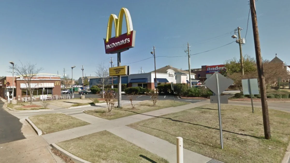 ABŞ-da naməlum şəxs McDonald'sda insanlara atəş açıb