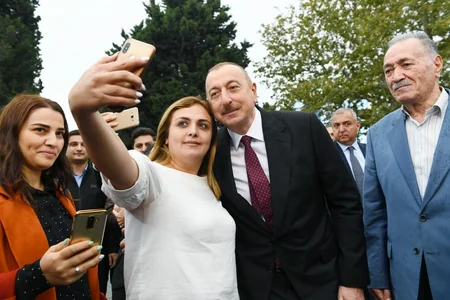 President Ilham Aliyev views conditions created at newly-reconstructed park in Baku