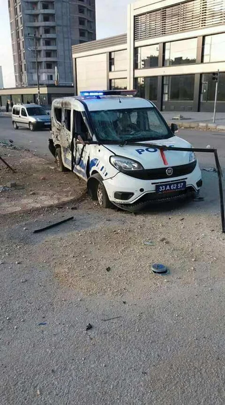 Türkiyədə polis avtomobilinə hücum olub, iki polis yaralanıb