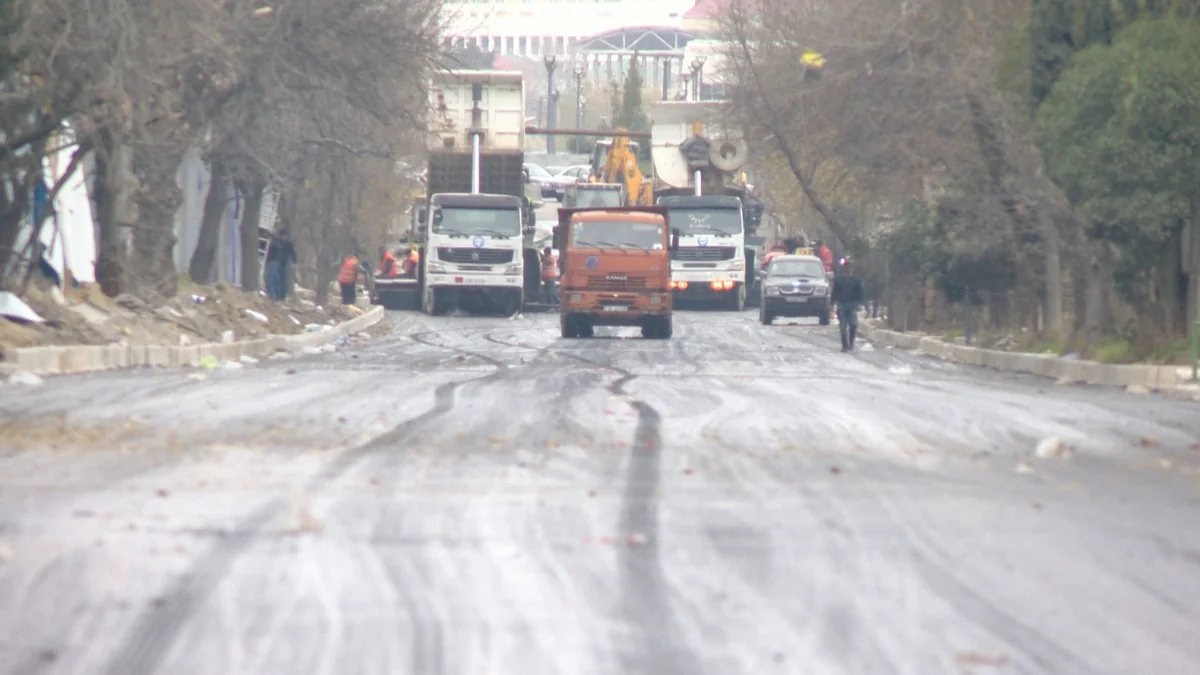 Bakıda daha bir yol əsaslı təmir edilir