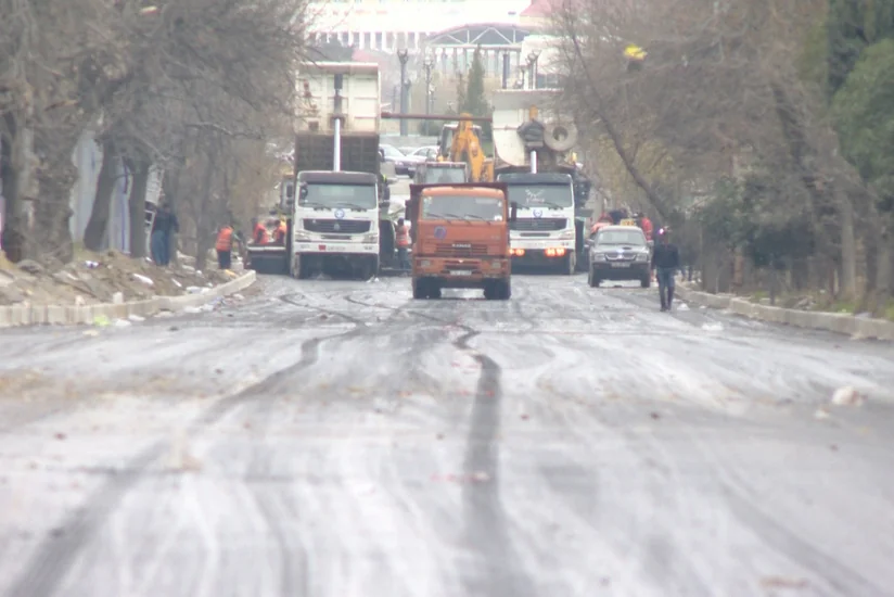 Bakıda daha bir yol əsaslı təmir edilir