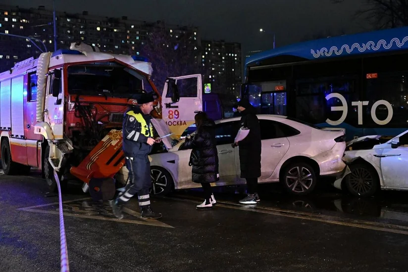 В массовом ДТП на юге-востоке Москвы пострадали 15 человек