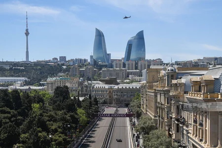 Формула-1: Захватывающее шоу Sprint shootout на улицах Баку
