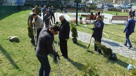 Azərbaycan diplomatiyasının 100 illiyi münasibətilə Kiyevdə “100 ədəd ağac əkək!” aksiyası keçirilib