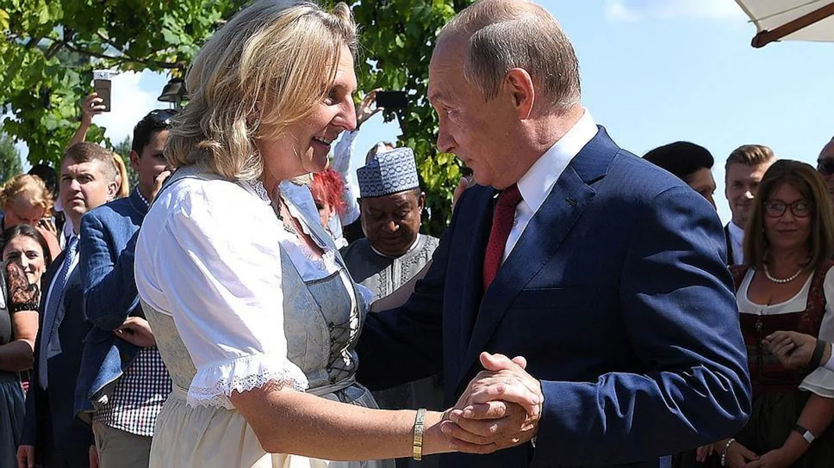 Avstriyanın XİN rəhbəri Putinlə ilk görüşündən danışıb