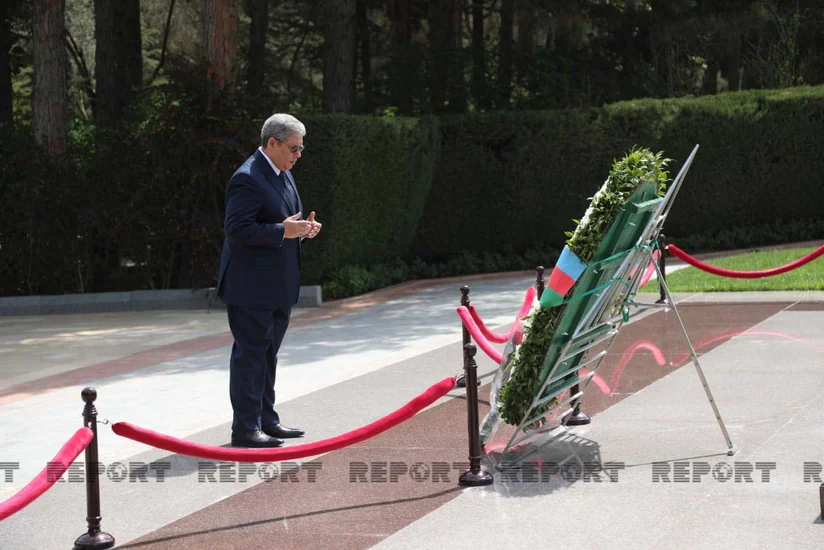 Посол Египта посетил Аллею почетного захоронения