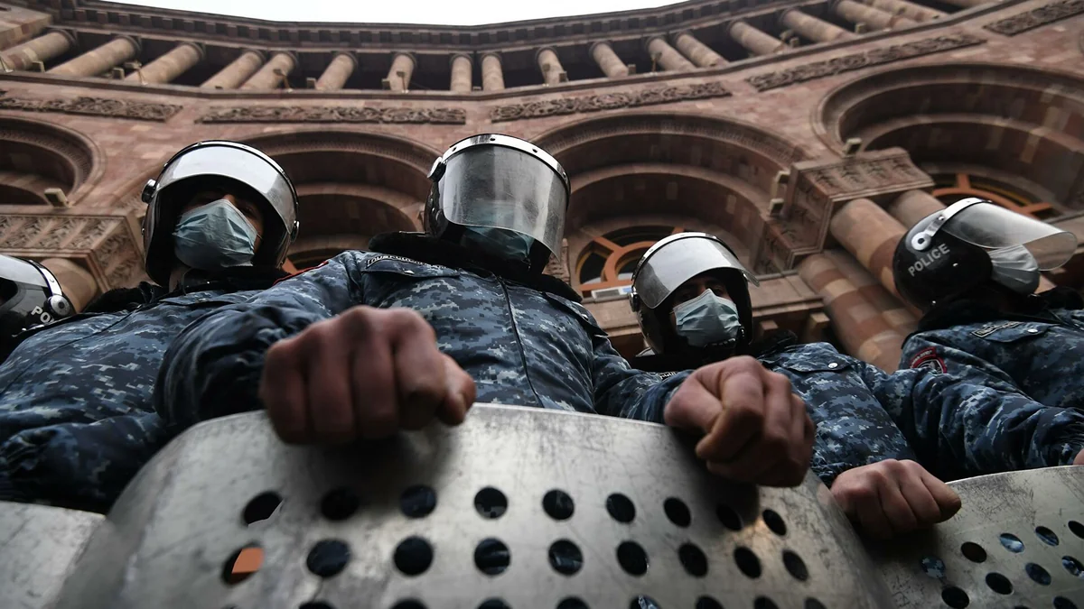 После акции у правительства Армении задержаны более 30 человек