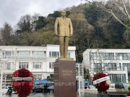 В Стамбуле почтили память Гейдара Алиева